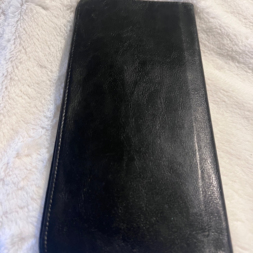 New with out tags Black 100% Soft Leather passport and money Wallet